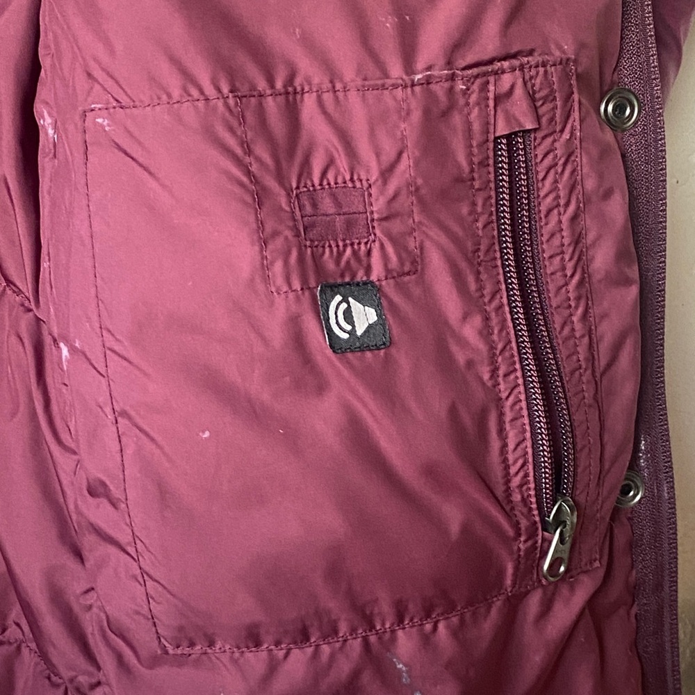 The North Face Women's Burgundy Puffer Jacket - Picture 5 of 8